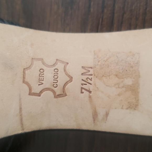 Michael Michael Kors Kitten Heel Leather Slip on. - Picture 9 of 10